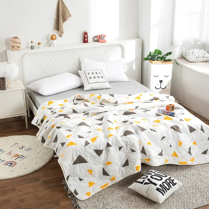 Factory price Silk Blanket Silky Cooling Thin Quilt Summer Blanket Can machine-wash Single/Queen/King Size